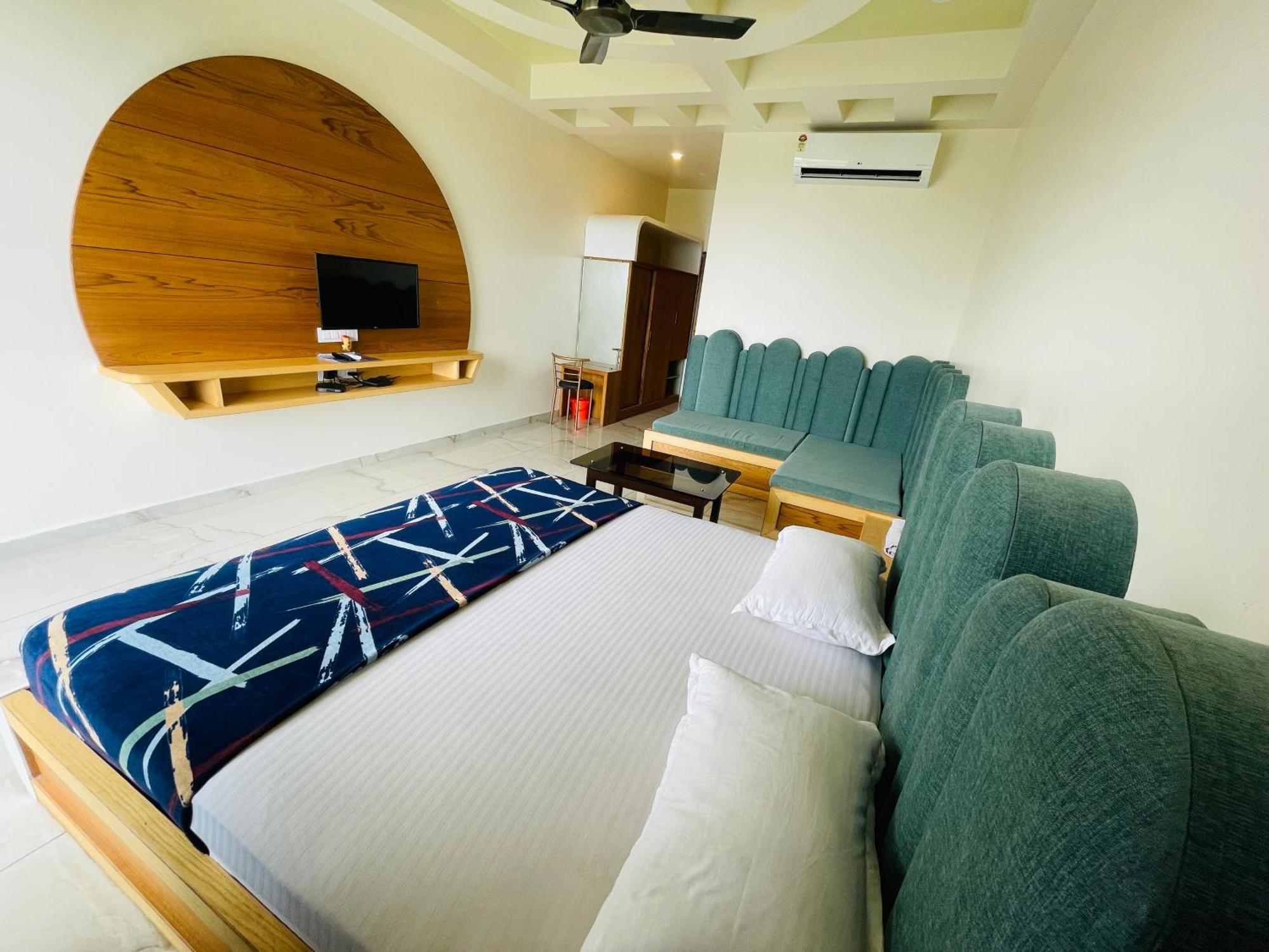 Natural Resort Panhala Exterior photo