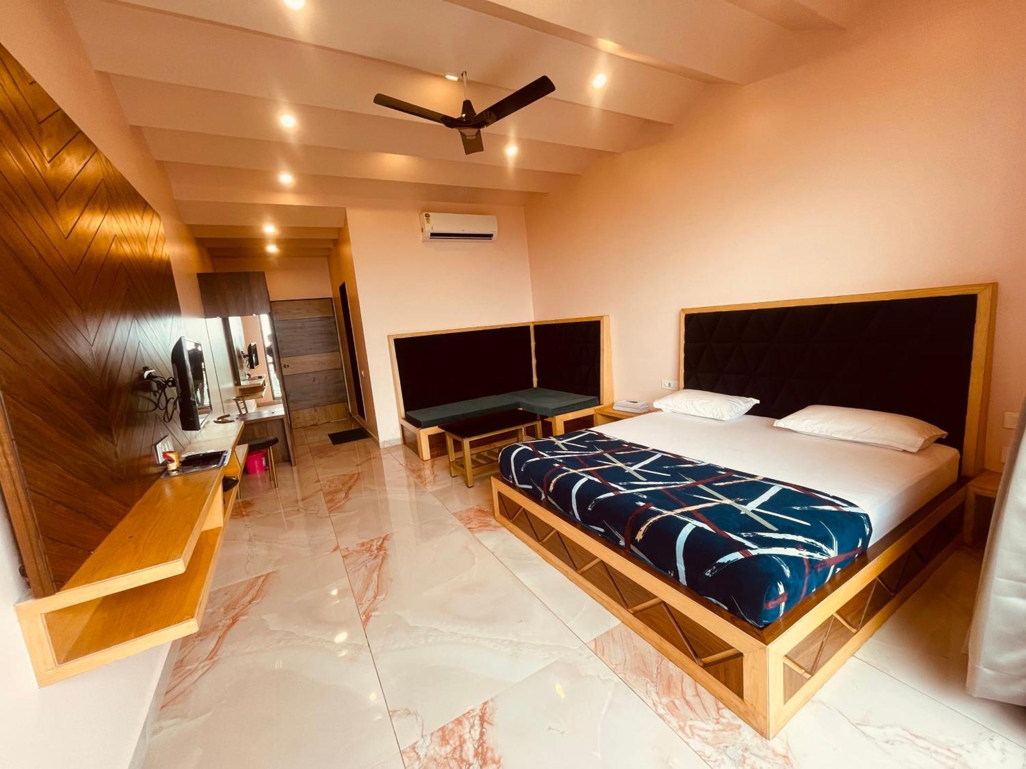 Natural Resort Panhala Exterior photo